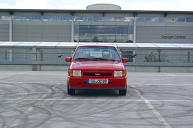 Opel Corsa GSi (1989) – vor dem Design Center in Rüsselsheim