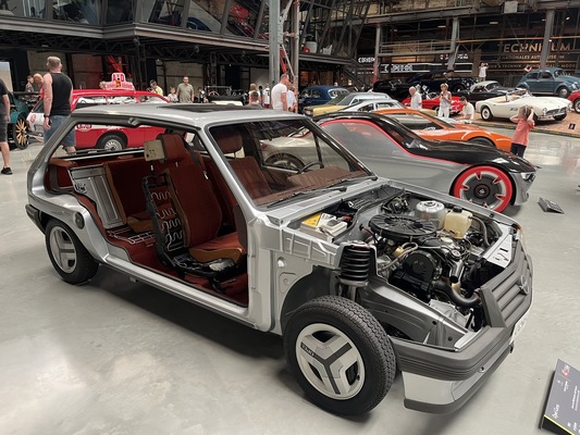 Opel Corsa Luxus (1983) – Sonderausstellung "125 Jahre Opel-Automobile" im "Nationalen Automuseum – The Loh Collection"
