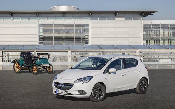 Bild: Opel Corsa Sondermodell "120 Jahre" und Opel Patentmotorwagen System Lutzmann (1899)