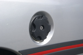 Opel Corsa Strada (1992) – Tankdeckel mit fünf statt vier Griffmulden