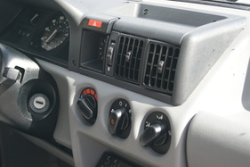 Opel Corsa Strada (1992) – Zeituhr und Luftausströmer sitzen nun deutlich höher