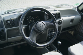 Opel Corsa Strada (1992) – die Modellpflege brachte ein neues, abgerundetes Armaturenbrett