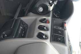 Opel Corsa Strada (1992) – komplett neu gestaltete, rundlichere Mittelkonsole