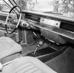 Opel Diplomat V8 (1964) – Blick in den Innenraum eines Modells mit Hydramatic und Mittelschaltung