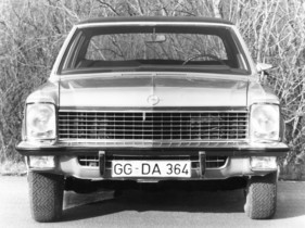 Opel Diplomat (1969) - senkrechte statt waagrechte Scheinwerfer, Scheibenwischer sind versteckt angeordnet