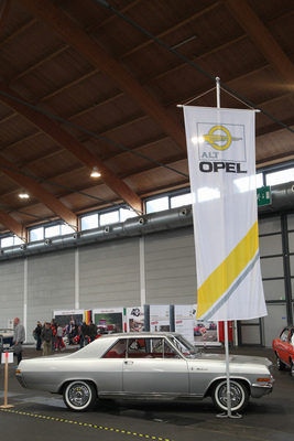 Opel Diplomat A Coupé (1966) - eleganter Zweitürer auf dem Clubstand - Motorworld Classics Bodensee 2022