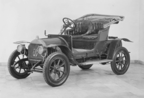 Opel Doktorwagen 4/8 PS (1909) - Grundpreis 3950 Mark, Halbverdeck (175 Mark), Acetylenlaternen (90 Mark), Handhupe (12.50 Mark)