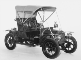 Opel Dotkorwagen 4/8 PS (1909) - Vierzylinder mit 1029 cm3, Lichtbogenzündung, Baggerölung, drei Vorwärtsgänge, ein Rückwärtsgang, Benzinverbrauch 7,5 Liter pro 100 km