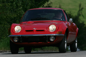 Opel GT 1100 (1970) - mit offenen Scheinwerfern erinnert der GT etas an den Froschauge-Healey