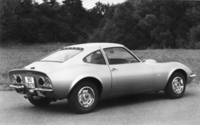 Opel GT (1968) - kurzes Heck, langgezogene Front, ein Rezept, das auch hier zu einer schnellen Form führte