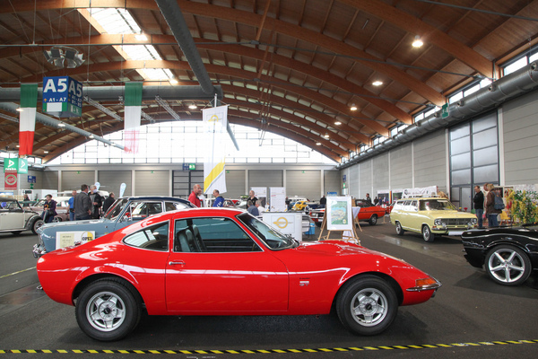 Opel GT (1971) - mit damals gerne dazu gekaufen ATS-Felgen - Motorworld Classics Bodensee 2022