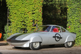 Opel GT Elektro (1971) - dank vieler Batterien eines der schnellsten Elektroautos der Zeit - 21. Classic-Gala Schwetzingen 2025