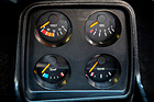 Opel Kadett 1.2 SR Coupé (1978) - Zusatzinstrumente für Spannung, Öldruck, Wassertemperatur und Benzinstand