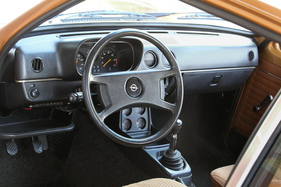 Opel Kadett 1.2 SR Coupé (1978) - aufgeräumt und wohl geordnet