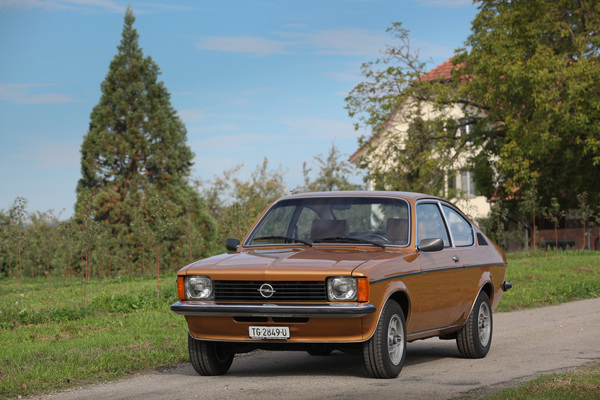 Opel Kadett 1.2 SR Coupé (1978) - grosszügige Fensterflächen ergeben einen hellen Innenraum