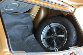 Opel Kadett 1.2 SR Coupé (1978) - viel Platz im Kofferraum, trotz stehendem Reserverad