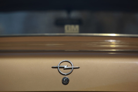 Opel Kadett 1100 (1971) - Opel-Blitz am Heck