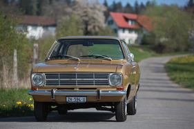 Opel Kadett 1100 (1971) - während die anderen Opel rechteckige Scheinwerfer hatten, gab's für den Kadett nur runde