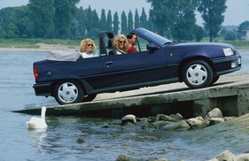 Opel Kadett Cabrio (1990) - Summery on the road in the Kadett