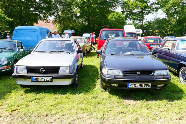 Opel Kadett D, die erste Generation mit Frontantrieb und Subaru Legacy, natürlich mit Allradantrieb. – Bockhorner Oldtimermarkt 2025