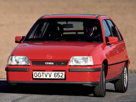 Opel Kadett E GSI (1989) - aerodynamischer und verbrauchsoptimierter Vorgänger des Opel Astra GSi