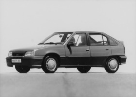 Opel Kadett GSI (1984) - als Fünftürer der Baureihe Kadett E Opel Kadett GSI (1984) - als Fünftürer der Baureihe Kadett E