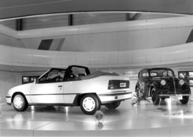 Opel Kadett GSi Cabriolet (1986) - zusammen mit seinem Vorgänger von 1936 - Genfer Autosalon 1986