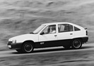 Bild: Opel Kadett GT (1984) - in Fahrt, erhältlich mit 1,3- oder 1,6-Liter-Motor