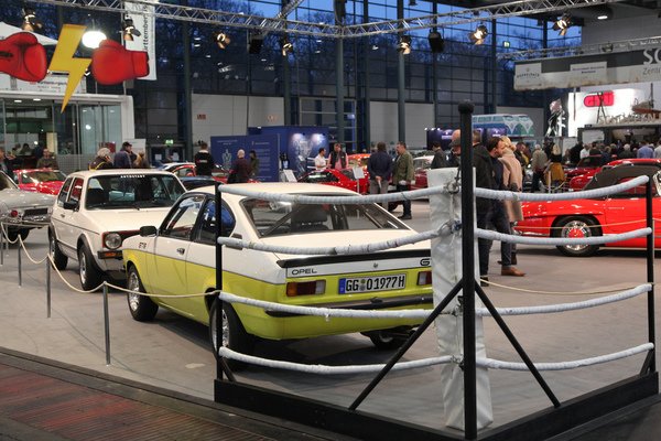 Opel Kadett GT/E (1977) - im Ring gegen seinen damaligen Gegner VW Golf GTI - Sonderschau "Rivalen" an der Bremen Classic Motorshow 2020
