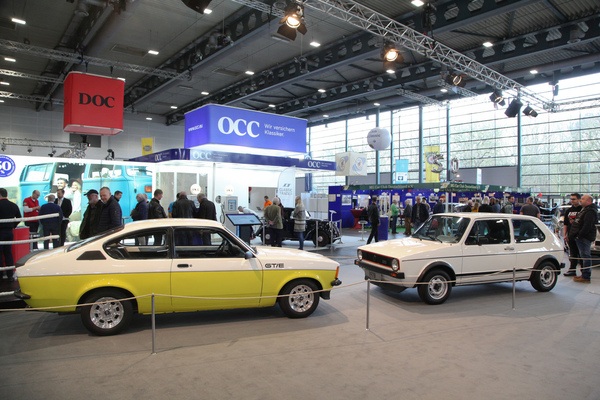 Bild: Opel Kadett GT/E (1977) - mit 115 PS 190 km/h schnell und damit 7 km/h schneller als ein VW Golf GTI - Sonderschau "Rivalen" an der Bremen Classic Motorshow 2020