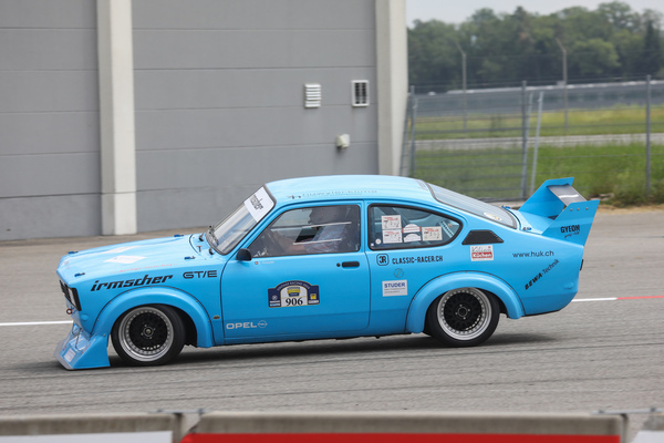 Opel Kadett GT/E (1978) - auf dem Vintage-Racing-Rundkurs in atemberaubender Schräglage - Klassikwelt Bodensee 2024