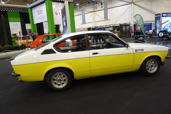 Opel Kadett GT/E (1978) – wirbt für die Ausstellung "Faszination Tuning" in den Technikmuseen Sinsheim und Speyer – Essen Motor Show 2023