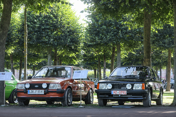 Bild Opel Kadett GT/E (1983) - zusammen mit seinem Konkurrenten von Ford, dem Escort von 1982 - 19. ASC Classic-Gala Schwetzingen 2023