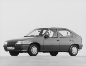 Opel Kadett LS (1984) - Five-door model of the Kadett E series
