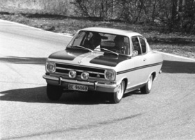 Opel Kadett Rallye (1967) - im Fahrtest der Automobil Revue - In einer Rechtskurve