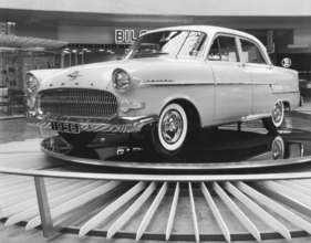 Opel Kapitän (1955) - Internationale Automobilausstellung (IAA) in Frankfurt 1955 - Seitenansicht, links-vorne