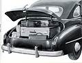 Bild: Opel Kapitän (1951) - mit viel Platz im Kofferraum - man beachte, dass das Reserverad nicht mehr unter dem Deckel sitzt