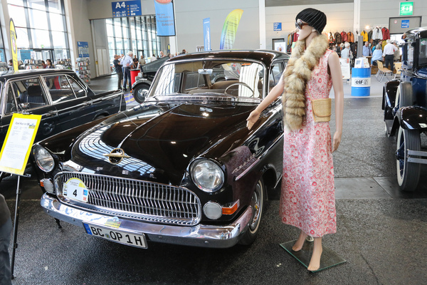 Opel Kapitän (1956) - 140 km/h schnell fuhr die stattliche Limousine mit der Dreigang-Lenkradschaltung - Klassikwelt Bodensee 2024
