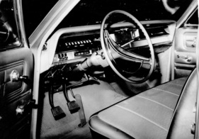 Opel Kapitän (1964) – Der Innenraum des "Einstiegsmodells", manuelles Vierganggetriebe mit Lenkradschaltung