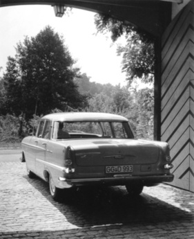 Eine Grundstückszufahrt, die eines Kapitän würdig ist.