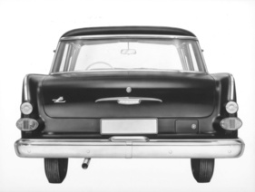 Die Stossfänger waren auch beim Kapitän zweiteilig. Die senkrechte Spange in der Mitte verdeckt die Fuge.