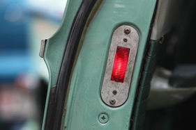 Als einer der ersten hatte der Kapitän P 2.6 Warnleuchten in den Türen für den rückwärtigen Verkehr