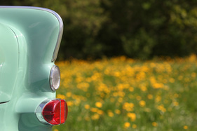 Die ovalen Rückleuchten nehmen zaghaft die Düsenjäger-Mode aus den USA auf.