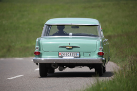 Obwohl nur zweieinhalb Zentimeter angewachsen, wirkt der neue Kapitän viel breiter als der Vorgänger. Der Auspuffton ist überraschend sportlich.