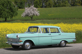 Opel Kapitän P 2.6 – Frühling in Paris