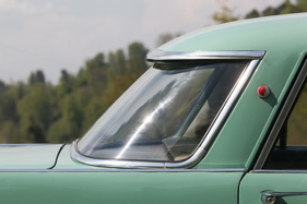 Weit herumgezogene Heckscheibe. Die Oberkante sitzt vier Zentimeter höher als im Vorjahr.