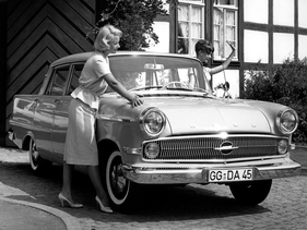Opel Kapitän P2 (1960) - in einer damaligen Werbeaufnahme Opel Kapitän P2 (1960) - in einer damaligen Werbeaufnahme