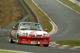 Opel Manta (1981) am ersten VLN-Rennen der Saison von 2019 (65. ADAC Westfalenfahrt) am Nürburgring