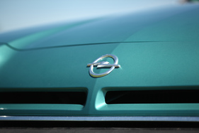 Opel Manta 2.0 S (1980) - das Opel-Zeichen über den Kühleinlässen