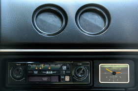 Opel Manta 2.0 S (1980) - das Original-Radio ist noch immer im Auto